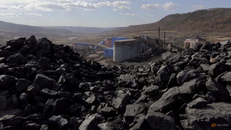 Diez muertos tras derrumbe de montaña en sitio minero en China