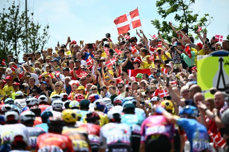 El Tour de Francia recuerda a las víctimas del tiroteo en Copenhague con un minuto de aplausos