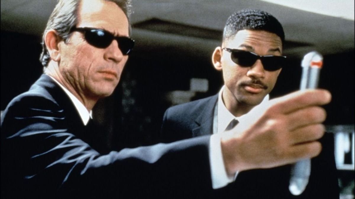 El director de Men In Black habla de 'poco prometer' la película a una estrella en ascenso para poder contratar a Will Smith en su lugar
