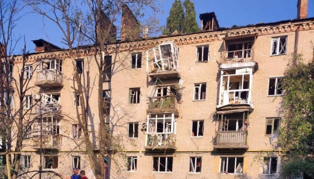 El enemigo abre fuego contra 13 asentamientos en la región de Donetsk, se reportan víctimas fatales