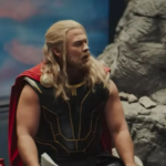 El hermano de Chris Hemsworth, Luke Hemsworth, aparece como Thor en este divertido video.  Reloj