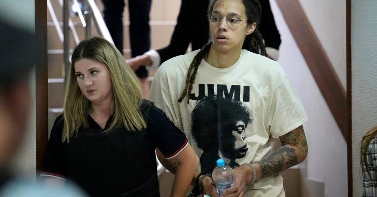 El juicio de la estrella de la WNBA Brittney Griner comienza en Rusia