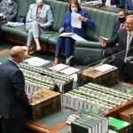 El nuevo primer ministro y el líder de la oposición chocaron en un ardiente turno de preguntas cuando el Parlamento reanudó esta semana (en la foto)