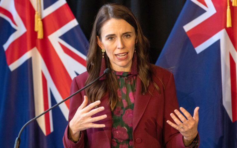 El primer ministro de Nueva Zelanda, Ardern, pide a las empresas que intensifiquen