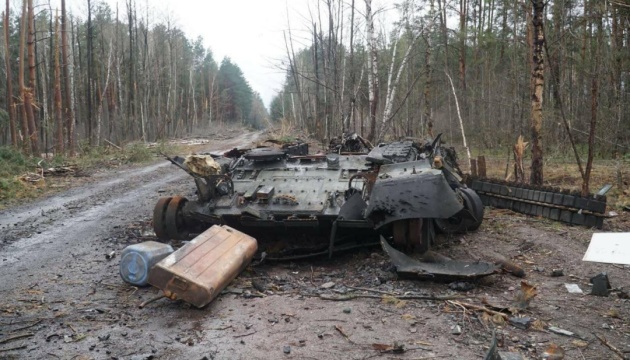 Equipo militar enemigo destruido en el sur de Ucrania