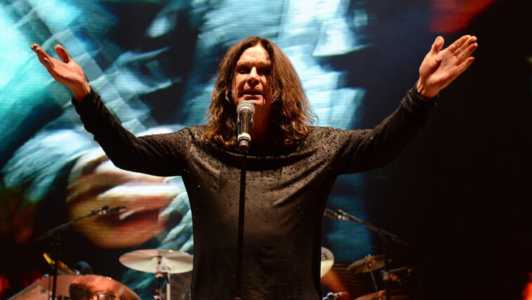 Escuche a Ozzy Osbourne, Tony Iommi de Black Sabbath reunirse en 'Degradation Rules'