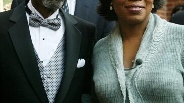 Tristes noticias: el padre de Oprah Winfrey, Vernon Winfrey, falleció a la edad de 88 años después de una batalla contra el cáncer;  Oprah fotografiada con Vernon en 2003