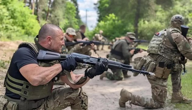 Feroces combates en curso cerca de Lysychansk, ciudad no rodeada: Guardia Nacional de Ucrania