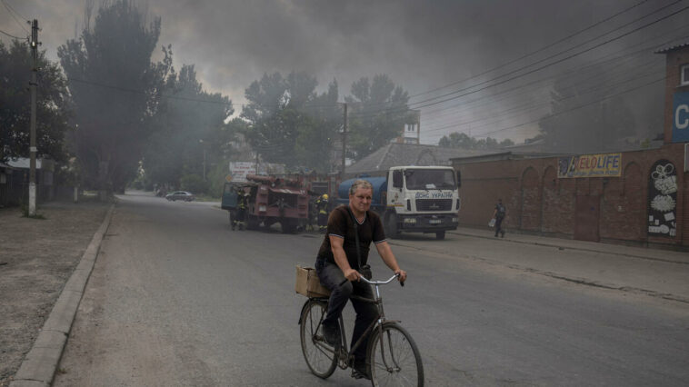 Funcionarios ucranianos instan a una evacuación masiva mientras los rusos bombardean Donetsk