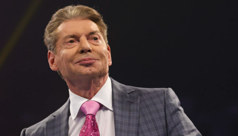 INFORME: Vince McMahon estaba siendo filtrado para evitar que se transmitiera contenido insensible y ofensivo en WWE TV