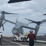 Este es el inquietante momento en que un helicóptero MV-22 Osprey que transportaba a 22 marines estadounidenses se estrella contra la cubierta del USS Green Bay, antes de sumergirse 30 pies en el Pacífico, matando a tres.  El accidente ocurrió en agosto de 2017, con imágenes del horror que surgieron durante el fin de semana.