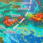 La Oficina de Meteorología emitió una alerta de clima severo para la costa central de Nueva Gales del Sur debido a las fuertes lluvias (arriba) que golpean la región.