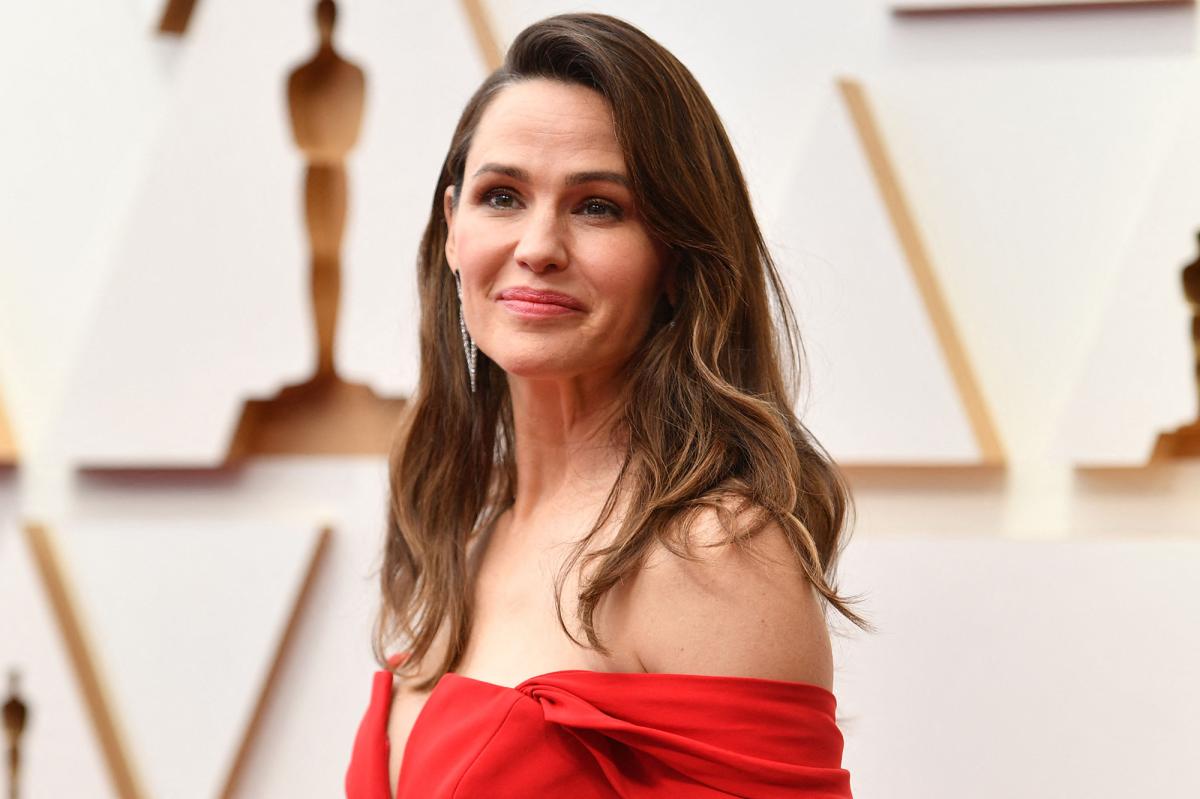 Jennifer Garner advierte a los fanáticos que "tengan cuidado" con los inyectables