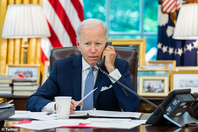 El presidente Joe Biden publicó una imagen en su Twitter de una llamada de dos horas el jueves por la mañana con el presidente chino, Xi Jinping, la quinta entre los dos desde que Biden asumió el cargo.