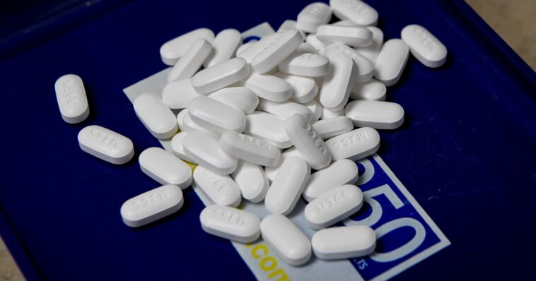 Juez estadounidense falla a favor de 3 distribuidores de drogas en demanda por opioides