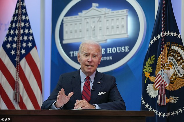 El presidente Joe Biden se reunió virtualmente el viernes con ocho gobernadores demócratas que hablaron sobre lo que estaban haciendo en sus estados para proteger la atención del aborto, quienes, a su vez, alentaron al presidente a tomar medidas.