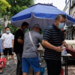 La ciudad de Beijing ordena las vacunas contra el COVID-19 y relaja las restricciones a los viajeros nacionales