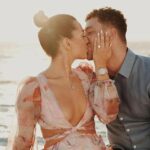 ¡Sophia Peschisolido está COMPROMETIDA!  La modelo compartió fotos de la propuesta con Frankie Makin en la playa de Mykonos en Instagram el viernes