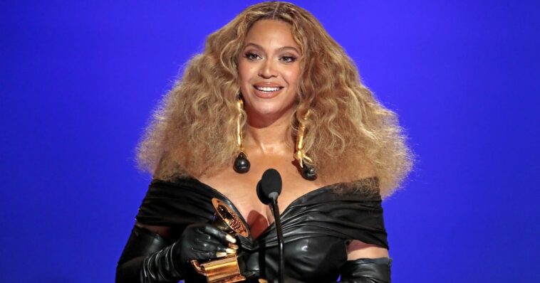 La inspiración improbable detrás de Chrome de Beyoncé "Clavos de aguja" para la moda