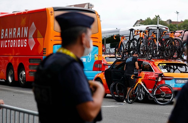 La policía danesa allana el hotel del equipo del Tour de Francia Bahrein Victorious