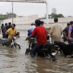 Las inundaciones en Pakistán matan a decenas mientras las fuertes lluvias monzónicas azotan el país