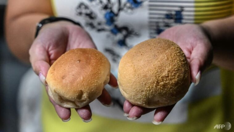Las panaderías filipinas reducen el "pan de los pobres" a medida que la inflación muerde