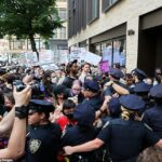Manifestantes a favor del aborto se muestran manifestándose en Manhattan el sábado