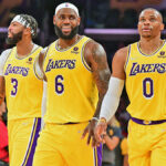 LeBron James, Anthony Davis y Russ Westbrook de los Lakers realizaron una llamada para confirmar el compromiso mutuo, según el informe