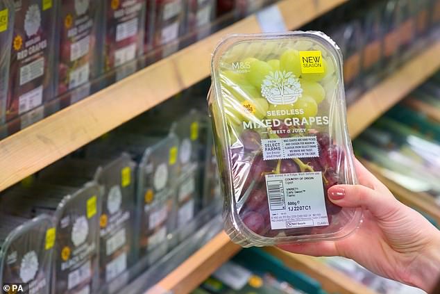 Para ayudar a abordar el desperdicio de alimentos, Marks & Spencer está eliminando las fechas de caducidad de cientos de productos frescos, según reveló The Mail On Sunday esta semana.