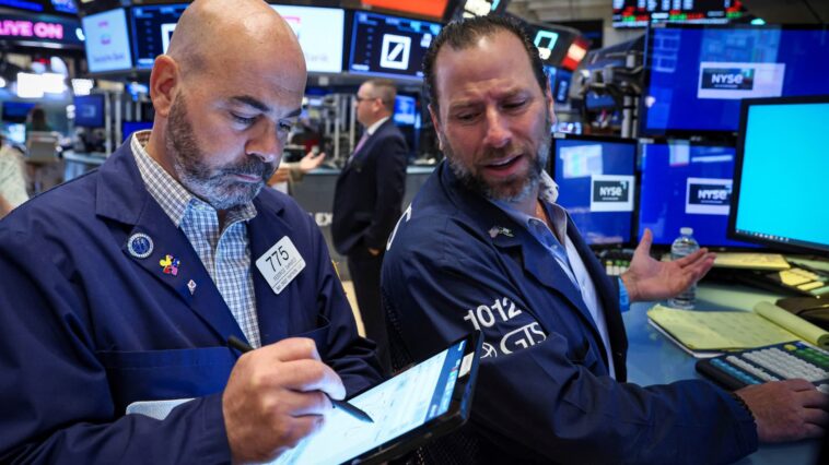 Los futuros de acciones suben mientras Wall Street espera más ganancias de los principales bancos
