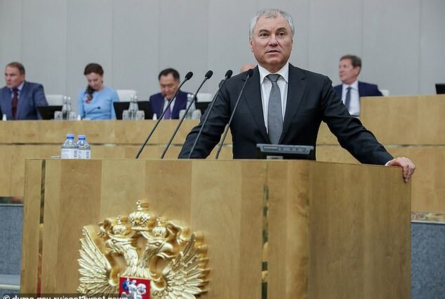 Vyacheslav Volodin, presidente del parlamento de perros falderos de Rusia, sugirió recuperar Alaska de los EE. UU. si el dinero ruso incautado se usa para reconstruir Ucrania.
