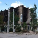 Los rusos destruyen aldeas con artillería para llegar a la frontera administrativa de la región de Lugansk