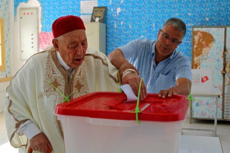 An elderly Tunisian man votes during a referendum on a draft constitution put forward by the country's President, at a polling station in Kasserine, on July 25, 2022.