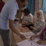 Los tunecinos votan sobre la polémica nueva Constitución