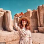 Un nuevo informe ha revelado que los turistas podrían enfrentarse a tarifas altísimas de hasta £ 787 a la semana por usar sus teléfonos móviles en el extranjero en lugares como Egipto este verano.