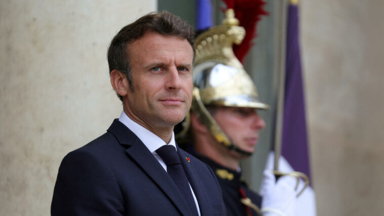 Macron se embarca en una visita a África para "renovar la relación" con el continente
