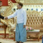 Máximo diplomático chino visita Myanmar en medio de protesta de oposición