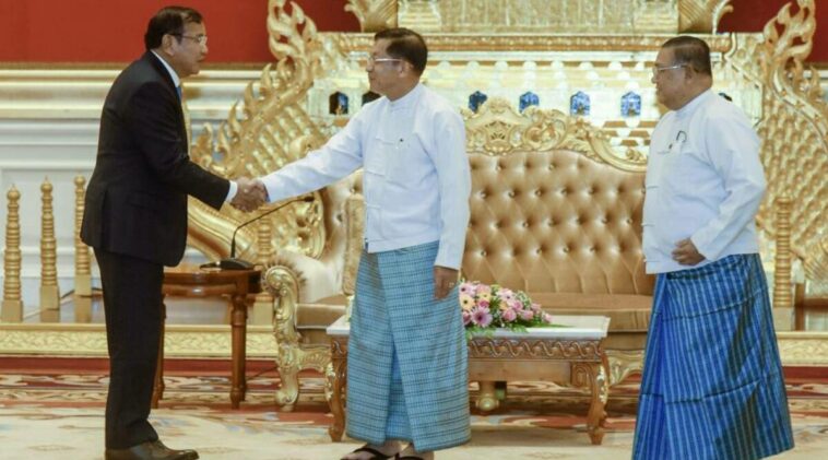 Máximo diplomático chino visita Myanmar en medio de protesta de oposición