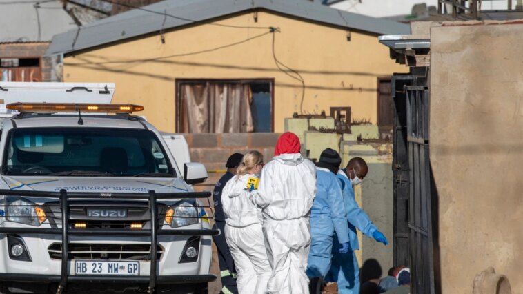 Metanol encontrado en 21 jóvenes que murieron en un bar en Sudáfrica