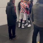 La estrella del Manchester United, Bruno Fernandes, ha levantado el ánimo de Ryan Papenhuyzen, pasándole su preciada camiseta al lesionado fullback del Melbourne Storm después de que la pareja entablara una amistad reciente (en la foto)