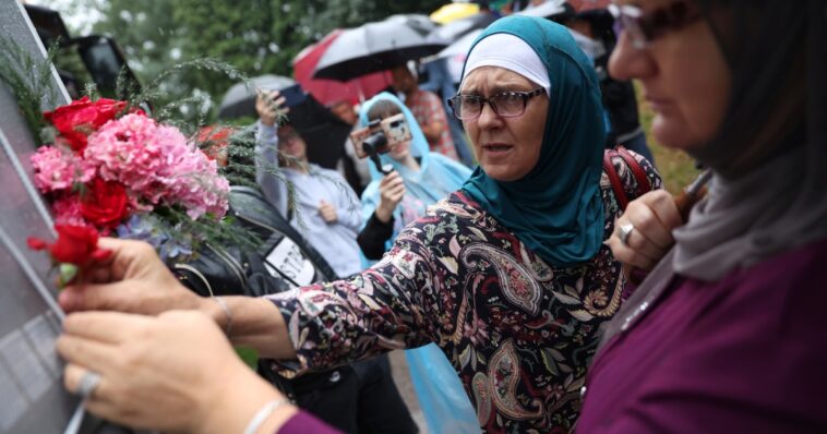 Mujeres de Srebrenica reconocidas por destacar el genocidio de 1995