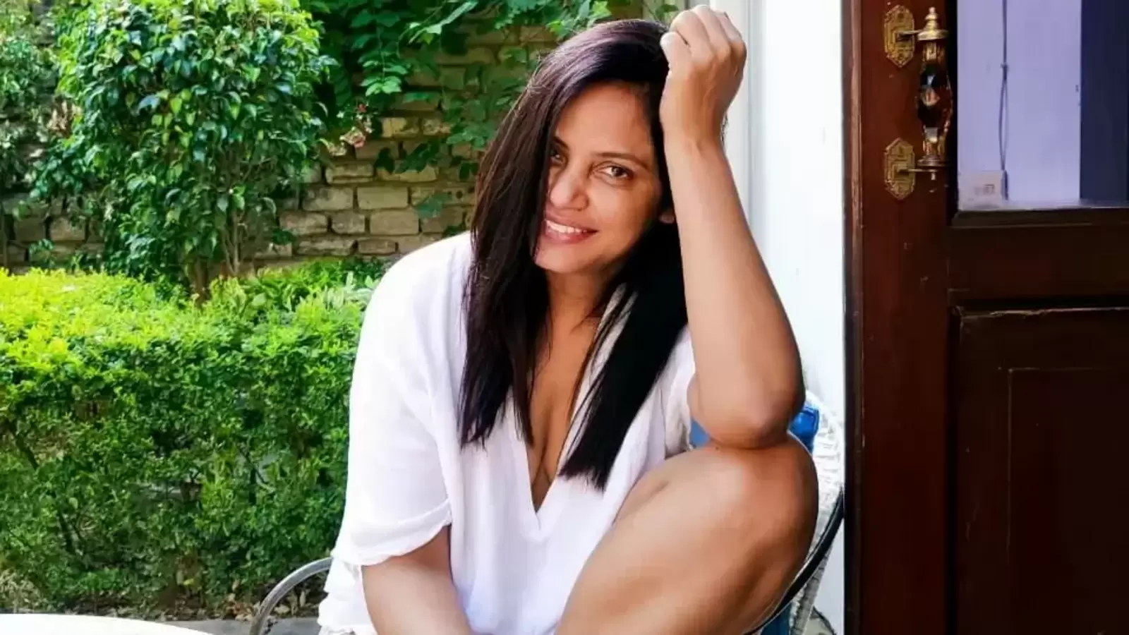 Neetu Chandra revela que 'un gran hombre de negocios' le ofreció ₹ 25 lakh por mes 'para convertirse en su esposa asalariada'
