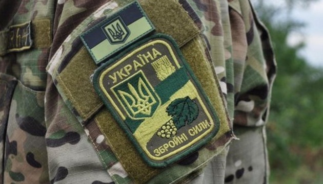 Paracaidistas ucranianos destruyen APC ruso junto con la tripulación
