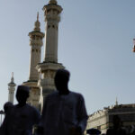 Peregrinos llegan a La Meca para el hajj más grande de la era Covid