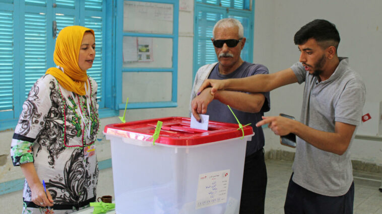 Referéndum constitucional de Túnez marcado por baja participación mientras la oposición boicotea