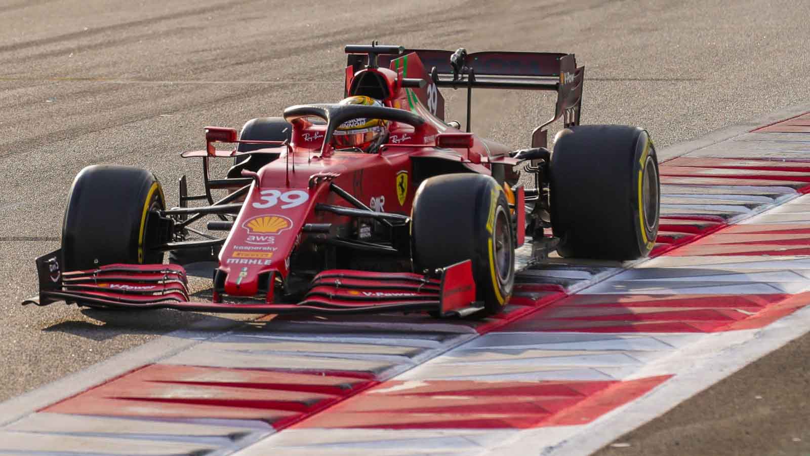 Robert Shwartzman prueba el Ferrari SF21 con vueltas en Mugello
