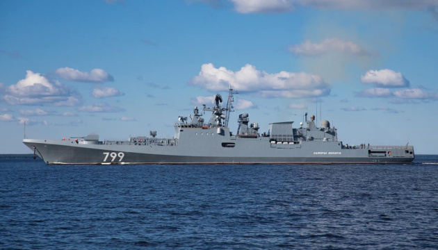 Rusia mantiene 14 portamisiles listos para el combate en tres mares
