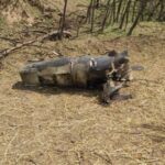 Se muestran los restos de dos misiles derribados cerca de Vinnytsia