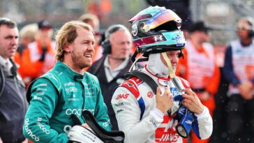 Sebastian Vettel gritaba "go Mick" en el auto durante el clímax del Gran Premio de Gran Bretaña