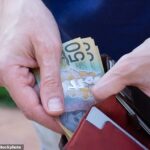 Más de un millón de australianos de 60 años o más podrían, sin saberlo, ser elegibles para un reembolso en efectivo de miles